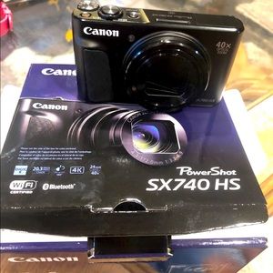Canon powershot SX740 HD camera